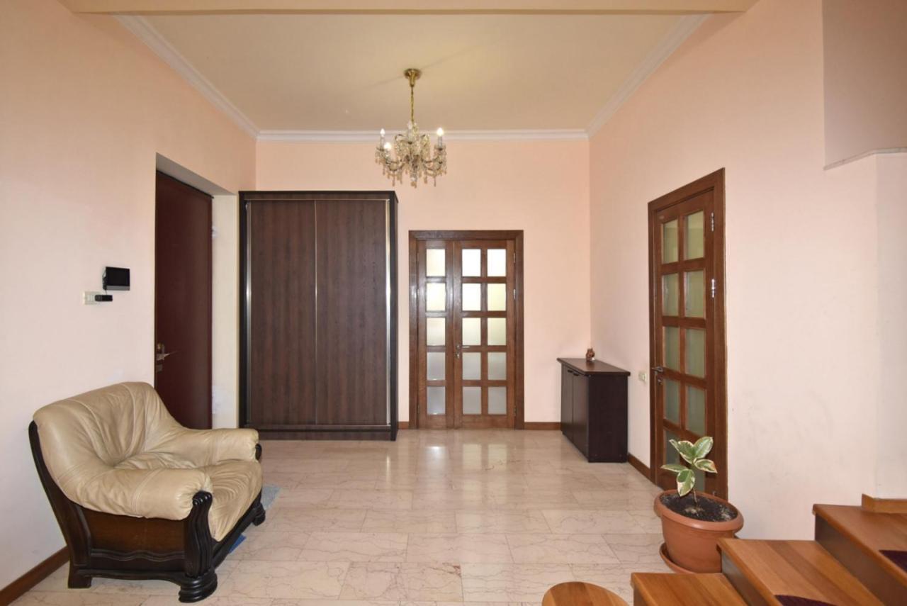Homestay At City Center Jerevan Eksteriør billede